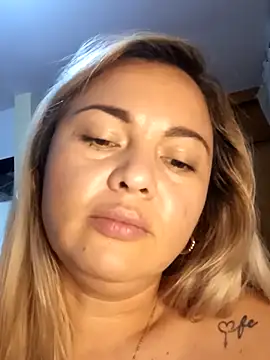 Chat +18 de lucy_estrr ao vivo