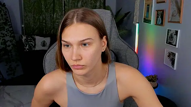 Sweet_Emilya Adlı Modelin Canlı XXX Sohbeti