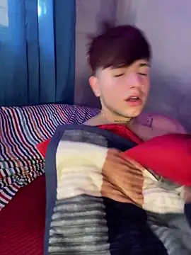 nhuelg: διαδικτυακό σόου στην κάμερα