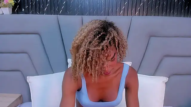 Chatroom XXX en direct de NaomiSteward