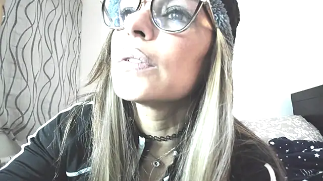 Chatroom XXX en direct de CristalDivine