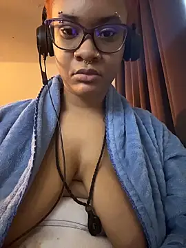 nickytheehawtie Adlı Modelin Canlı XXX Sohbeti