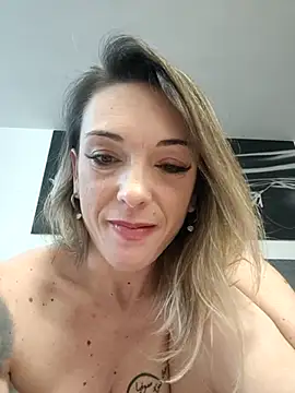 Chat +18 de Ladymiri85 ao vivo