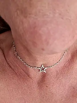 HotWifeLyn68 Adlı Modelin Canlı XXX Sohbeti