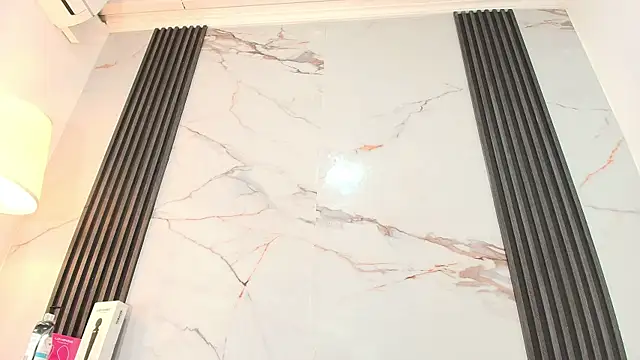 Pertunjukan Kamera Web Tiifany_Baker