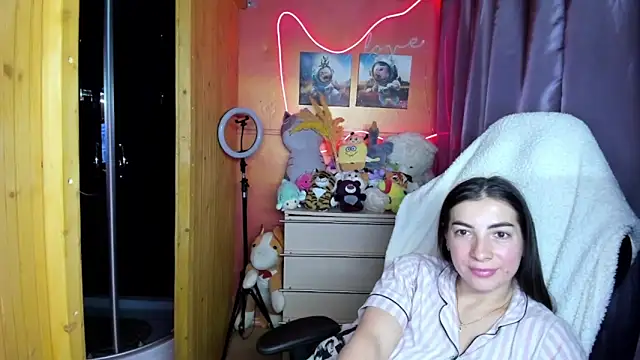 Fiery_Brunette_ Chat XXX live