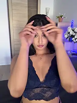 Mia_spicyy Show in webcam