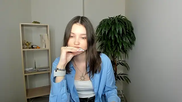 GussieGoold Adlı Modelin Canlı XXX Sohbeti