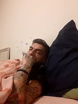 Italian69am: διαδικτυακό σόου στην κάμερα