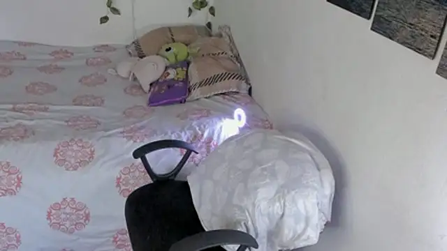 Chat +18 de chloe_kisses ao vivo