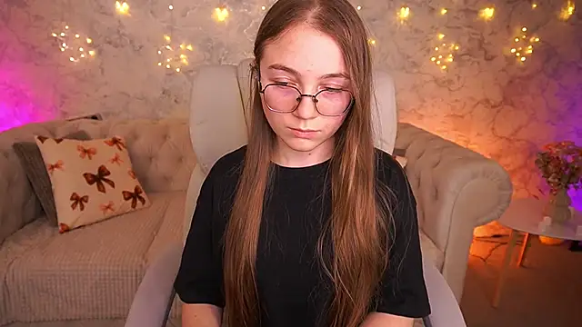 ArrinaWairr's Live XXX Chat