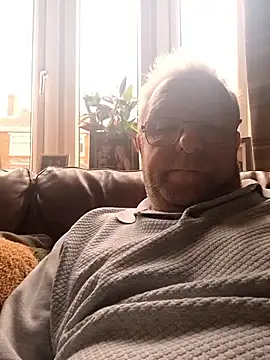 Pertunjukan Kamera Web justenjoyingurcompany