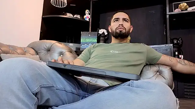 matteosantos: διαδικτυακό σόου στην κάμερα