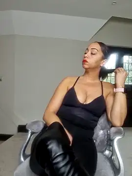 QueenTricks1's Live XXX Chat