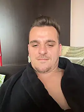 Huge_cock22cmのウェブカメラショー