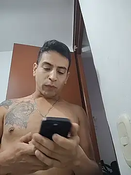 Juann-cock élő XXX-chatje