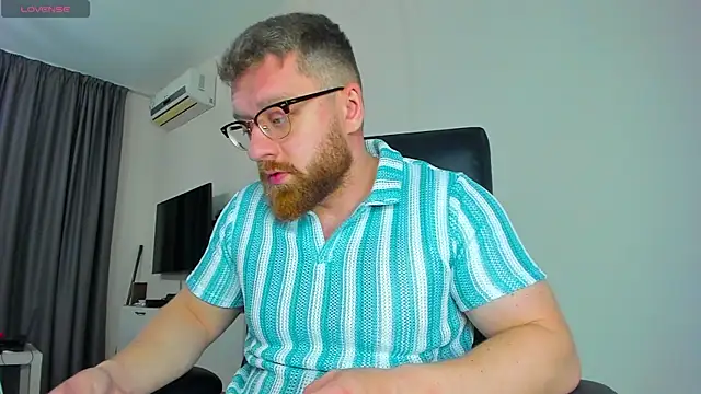 Findom_guy élő XXX-chatje