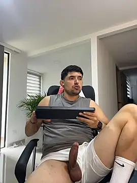 TroyeSavage 即時 XXX 聊天