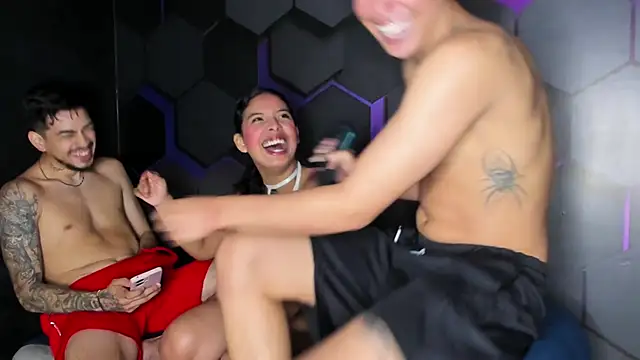 Chat +18 de amazing_groupsex2 ao vivo