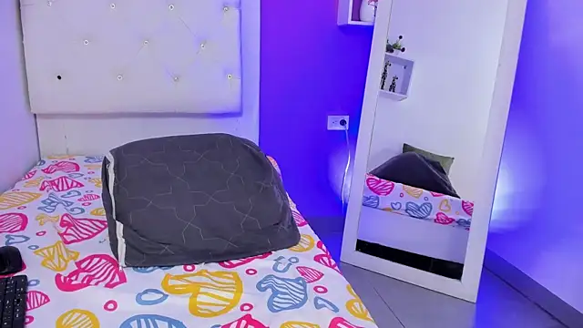 Curly_temptationのライブXXXチャット