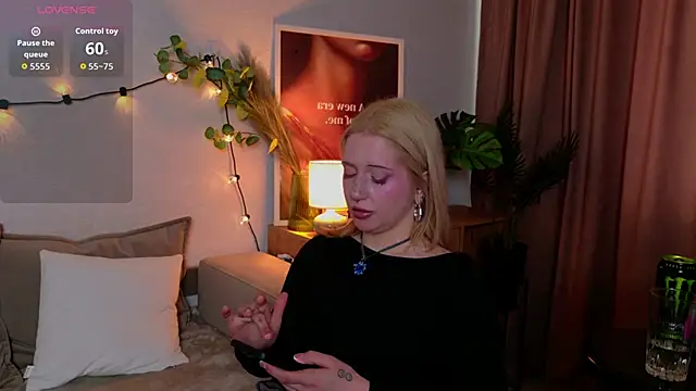 LumLue Adlı Modelin Canlı XXX Sohbeti