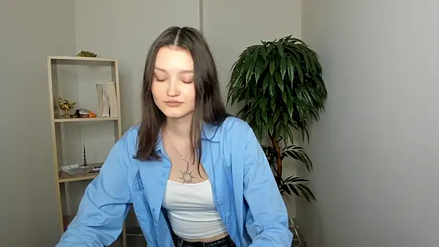 GussieGoold Adlı Modelin Canlı XXX Sohbeti