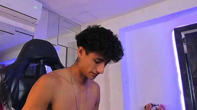 MaxiimoRomano_ Live XXX Chat