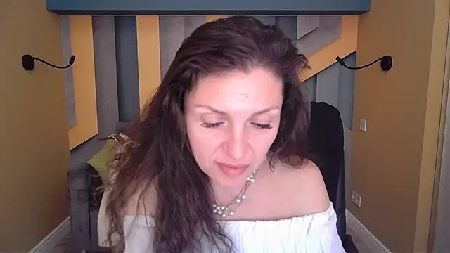 EllaLong élő XXX-chatje