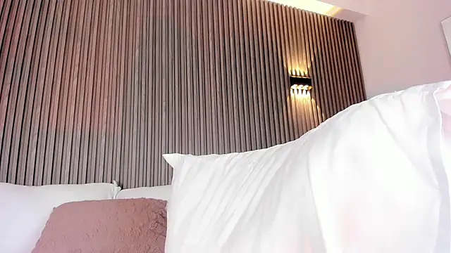 Chatroom XXX en direct de CaitlynCouper