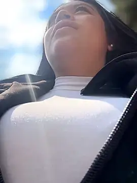 -Mia1's Live XXX Chat