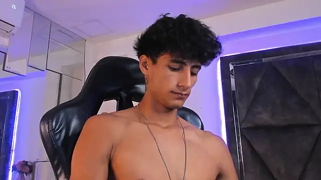 MaxiimoRomano_ Live XXX Chat