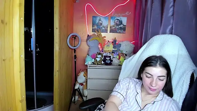 دردشة Fiery_Brunette_ الجنسية المباشرة