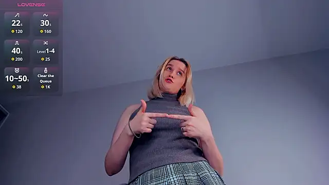 AveIinaStromain Chat XXX live