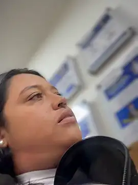 -Mia1 网络视讯表演