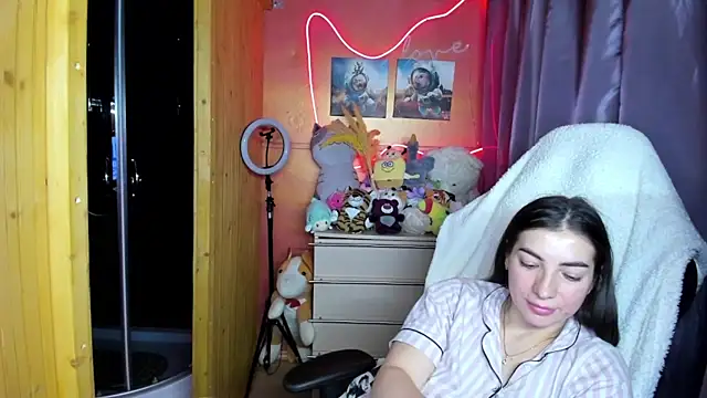 Chat +18 de Fiery_Brunette_ ao vivo