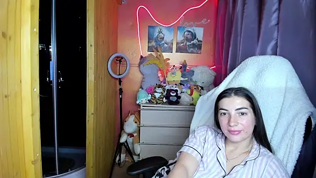 Fiery_Brunette_ Live XXX-Chat