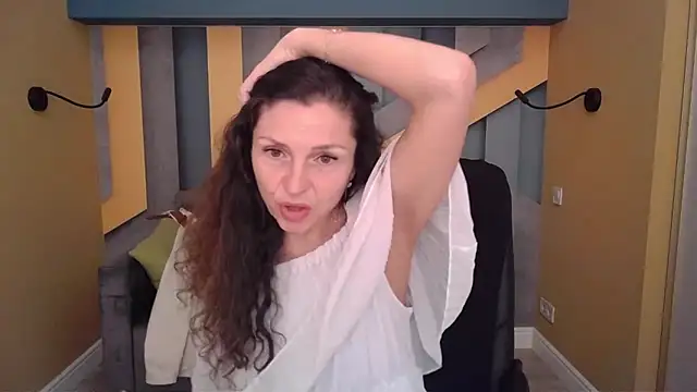 EllaLong élő XXX-chatje