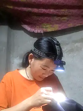 gio-thu's Webcam Show