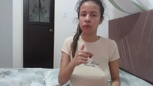 nathaly_jones_ Adlı Modelin Canlı XXX Sohbeti