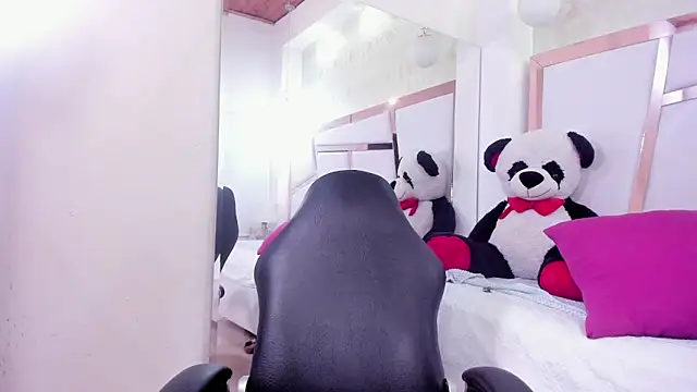 Chat +18 de tatikanyx ao vivo