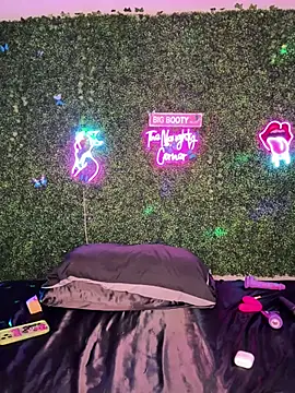 Pokazy przed kamerką – RenaThickAss