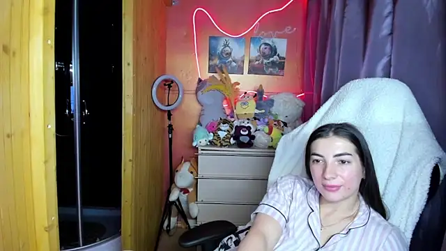 Fiery_Brunette_ Live XXX-chat