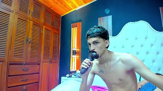 AnnyANDnoah Webcam Show