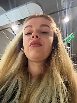 Show modela HarrietDart na web-kameri