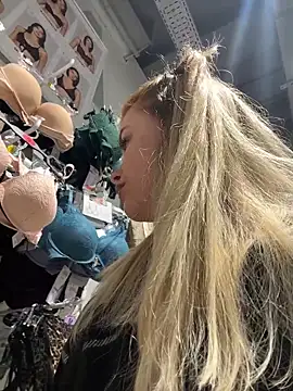 Chatroom XXX en direct de HarrietDart