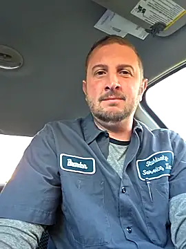 MrMechanic38 Live XXX-chat