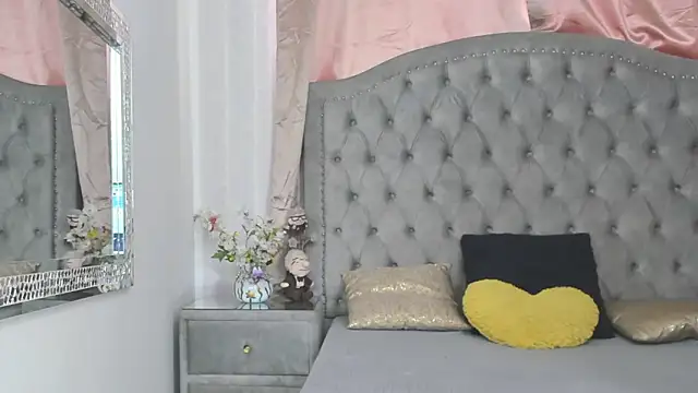 MiaBrooker Adlı Modelin Canlı XXX Sohbeti