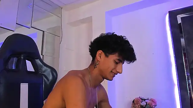 MaxiimoRomano_'s Live XXX Chat