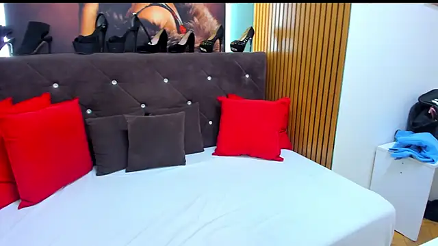 دردشة LauraSiin الجنسية المباشرة