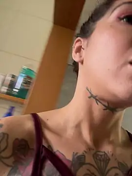 Nikatsu's Live XXX Chat